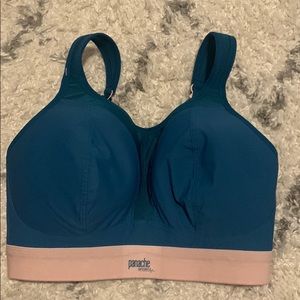 sports bra